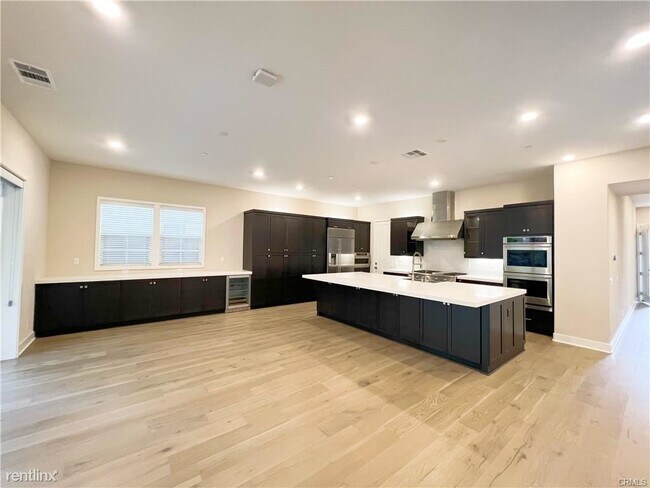 3 br, 3.5 bath House - 122 Swift