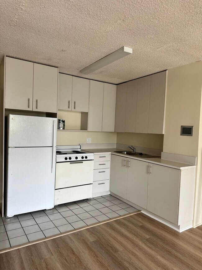 1050 Kinau St