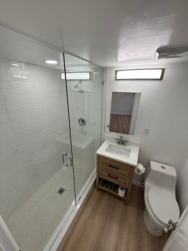 Photo - 2890 Alder Ave