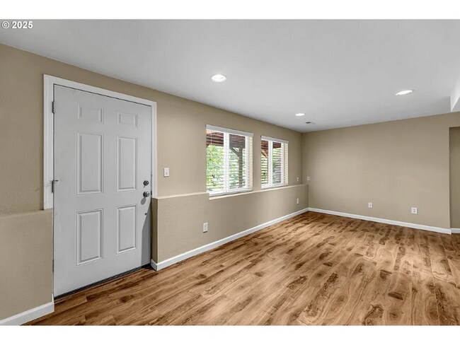 Photo - 1320 NW Maple Ln Unit B