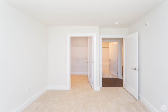 1BR, 1BA - 661 SF