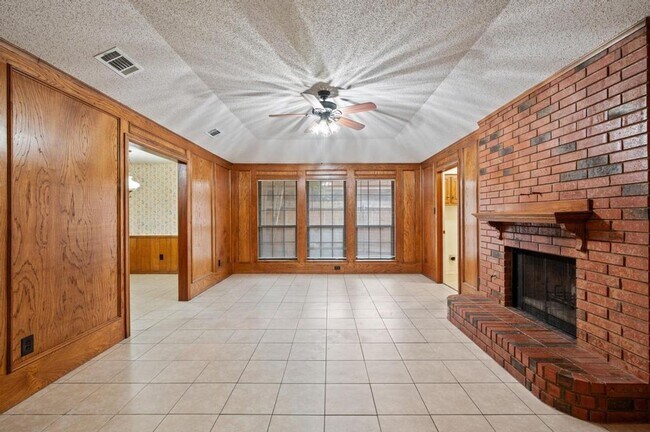 Photo - 504 Warbler Dr