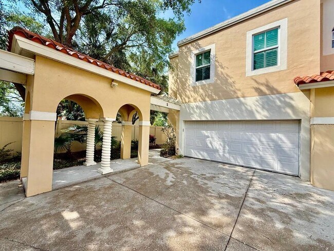 Photo - 505 S Tampania Ave