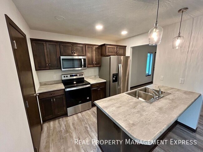 Photo - 3 Bed 1.5 Bath in West Sioux Falls