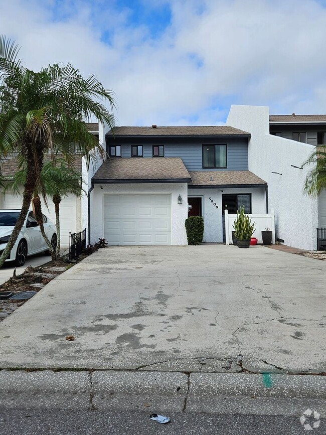 Building Photo - Welcome to your dream townhome!