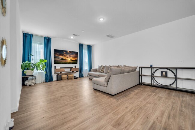 Photo - 7306 Madison Cmns Ln