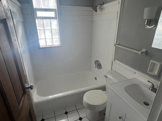 Photo - 2519 Indianola Ave Unit C