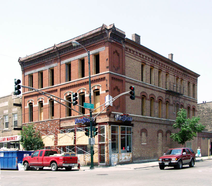 Photo - 2000-2002 W Chicago Ave Apartments