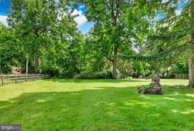 Photo - 113 S Valley Rd