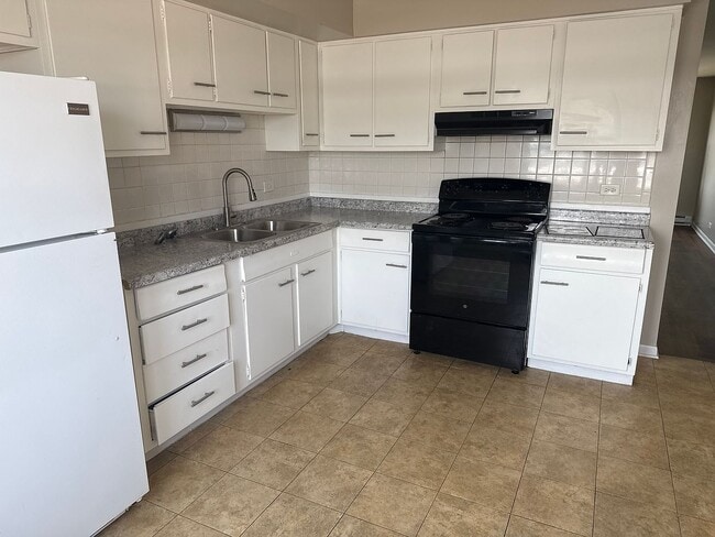 6615-6619 W Lloyd Dr