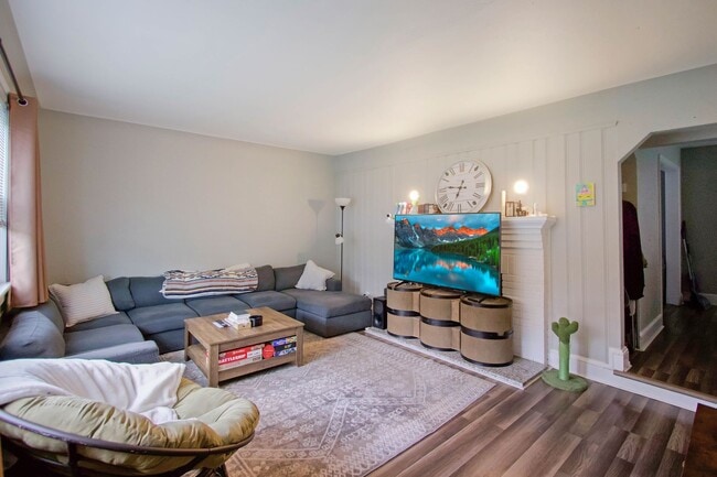 Photo - Move In Ready 5 Bedroom Cap Cod!