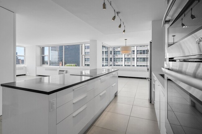 Open kitchen, dining space, living space - 4250 N Marine Dr Unidad 1115