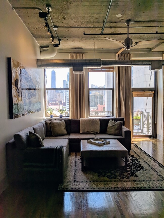 Living Room - 758 N Larrabee St Unit 816