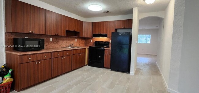 Building Photo - 10380 NW 10th Ave Rental
