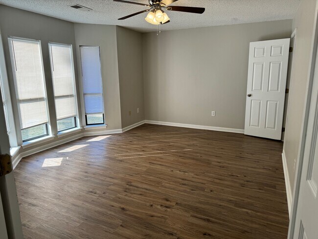 Photo - 1840 Pecan Ridge N