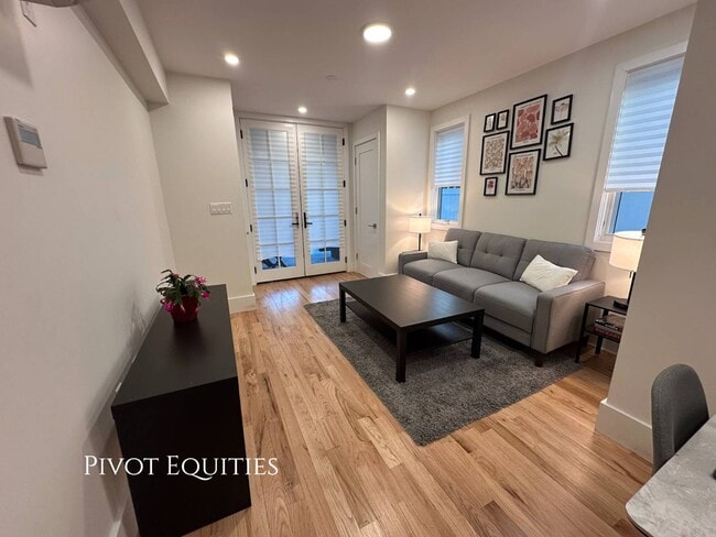 Photo - 2436 E 2nd St