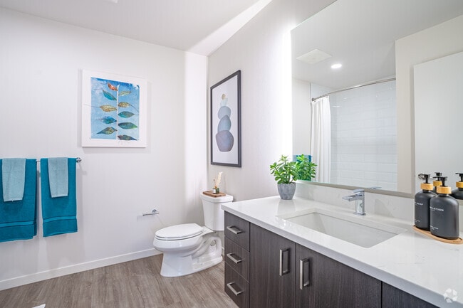 2BR-2BA-1161SF-E02A-Bathroom