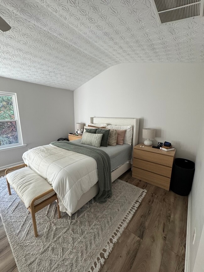 Photo - 980 Mays Ln SW