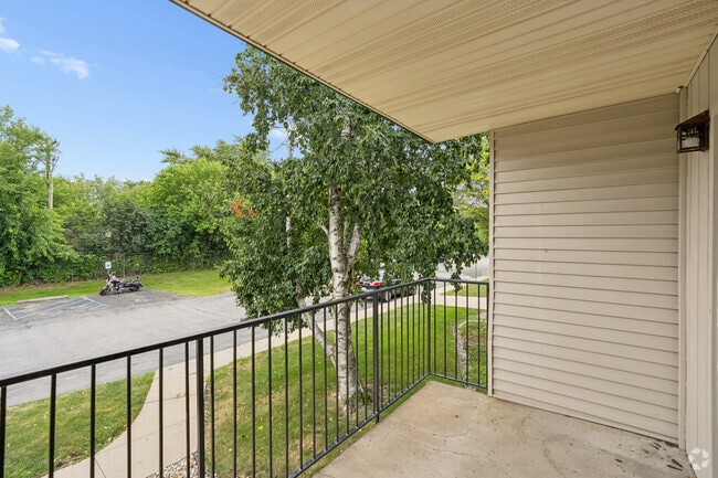 1BR, 1BA - 627SF - Balcony