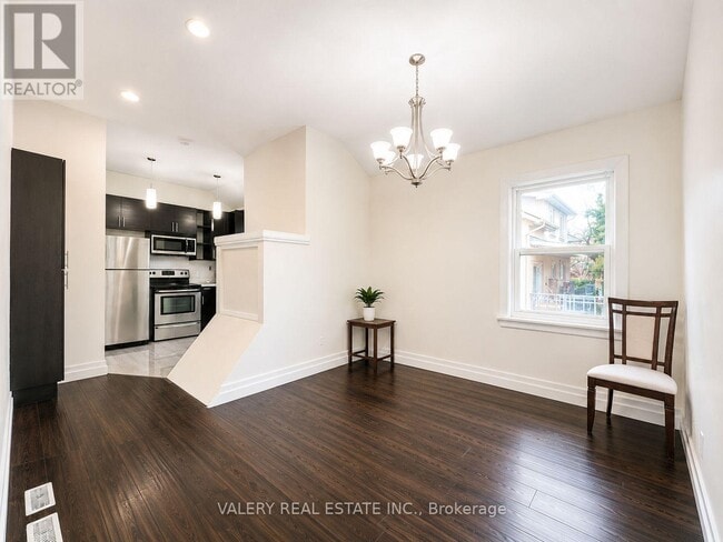 Photo - 1561 Hurontario St Unit 1