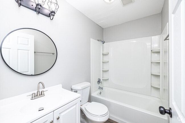 2BR, 1BA - 752SF - Bathroom