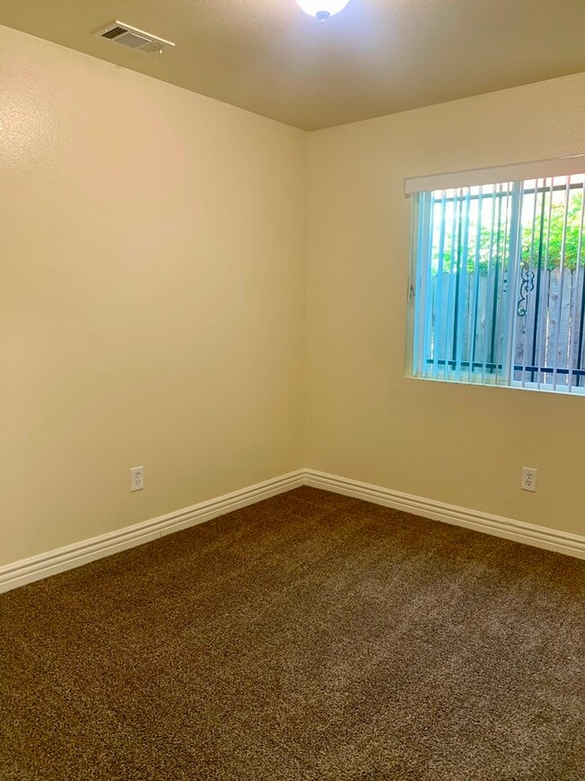 Photo - 340 E 105th St