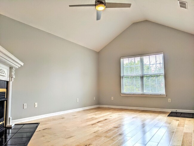 Photo - 2045 Shoreline Dr