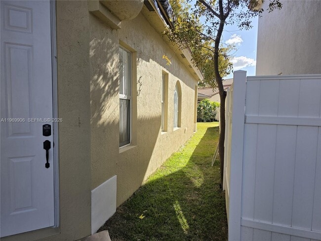 Photo - 3930 NE 12th Dr