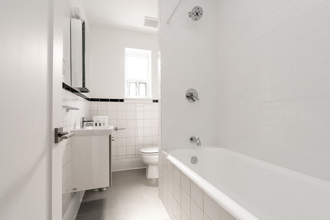 Photo - 118 Roncesvalles Ave Unit 36