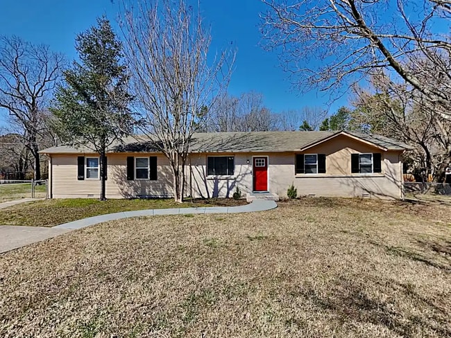 Building Photo - 7115 White Oak Dr SW