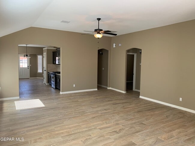 Photo - 13668 Garforth Ave