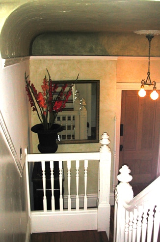 private foyer - 940 York St Unit 940