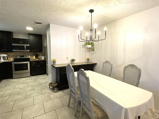 Photo - 9810 Shell Rock Rd