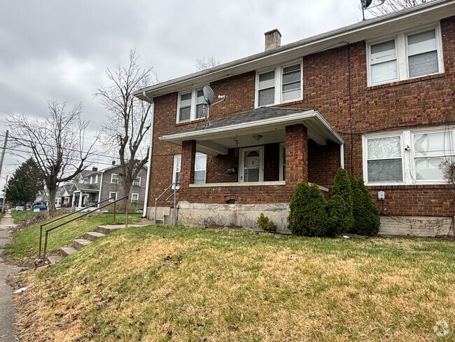 Building Photo - 8 E Hillcrest Ave Unit 8 E. Hillcrest Ave Rental