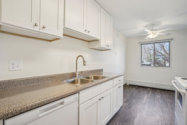 Building Photo - Bayberry Place