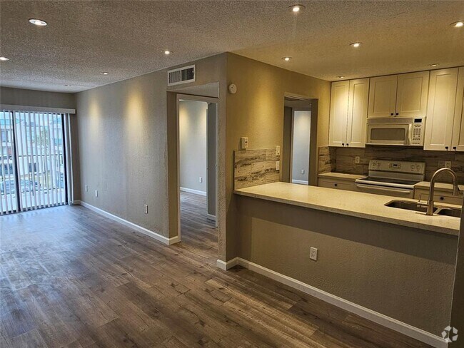 Building Photo - 2816 S Bartell Dr Unit 33 Rental