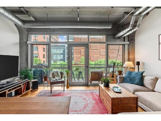 Photo - 748 N 3rd St Unidad 406