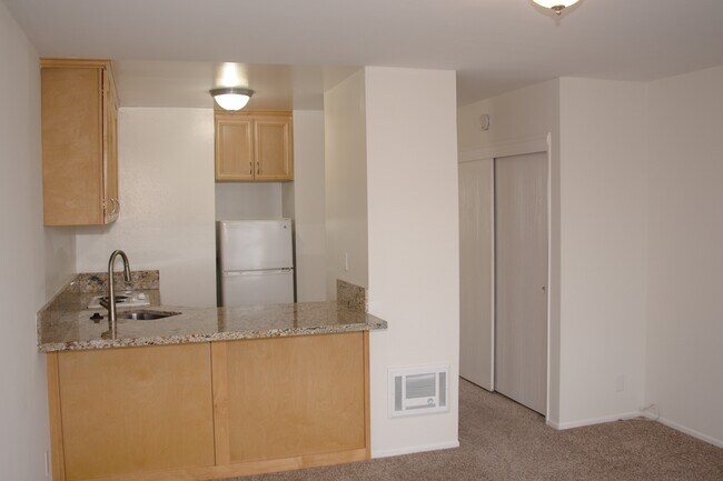 Vista de la cocina desde la puerta - Shoreline Villas