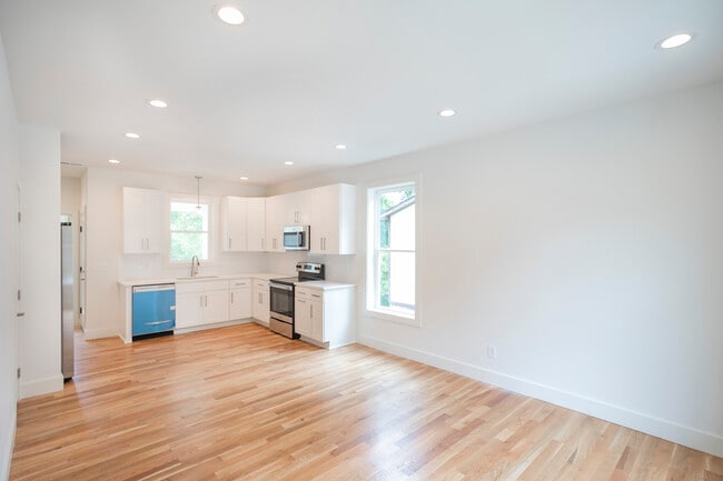 Photo - 230 Lanier Dr