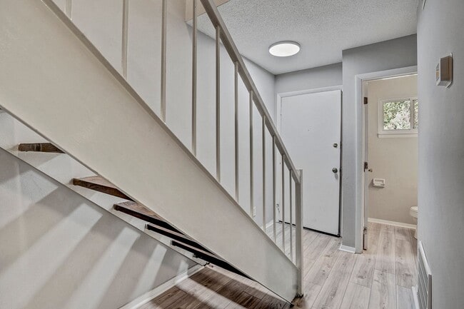 Photo - AVAILABLE NOW!! 2 Bedroom 2.5 Bathroom Townhome - Furnished! Unidad A9