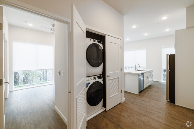 1BR, 1BA - 720SF