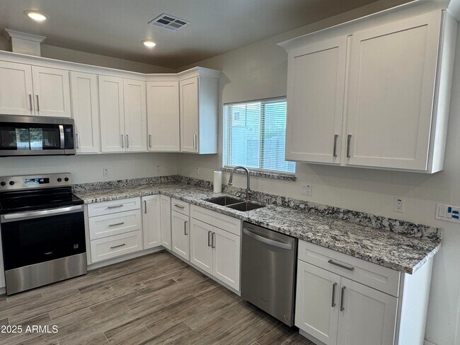 Photo - 2814 E Roeser Rd