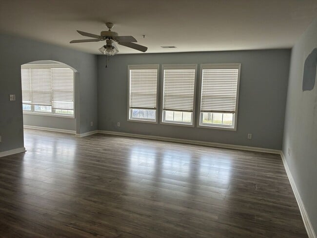 Photo - 120 Veranda Way