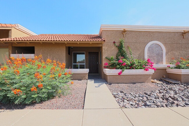 Building Photo - 2 bedrooms condo