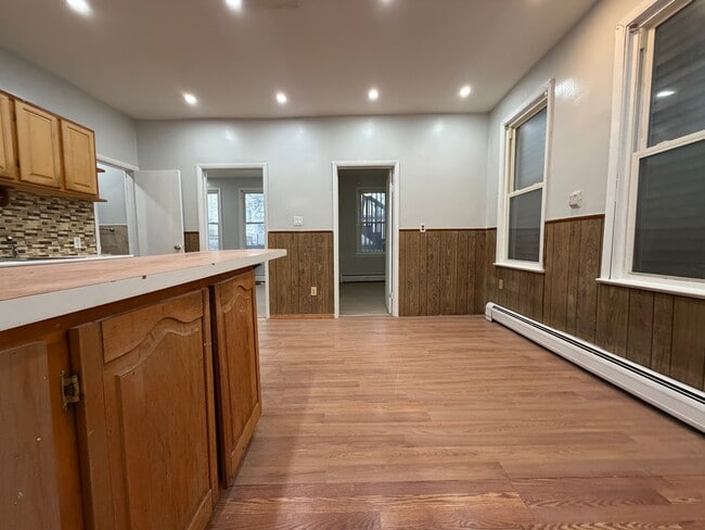 Building Photo - 97 W 17th St Unit 2