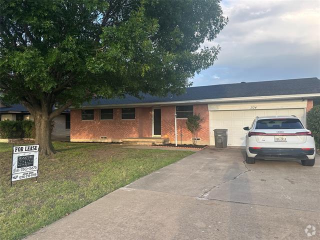 Building Photo - 304 N Central Expy Rental