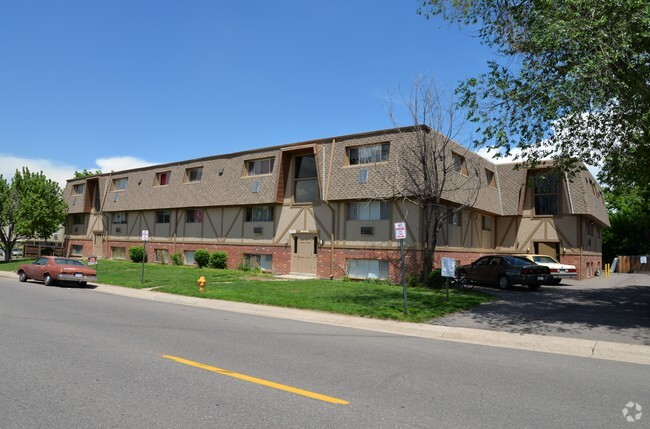 Building Photo - Hawk Point Apartments