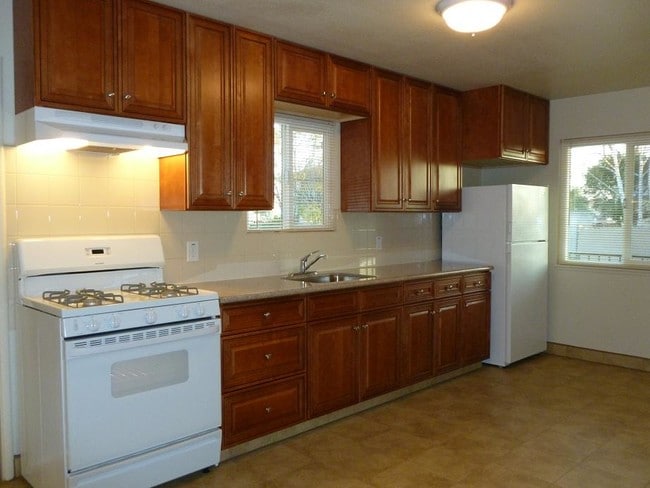 Photo - 439 Central Ct