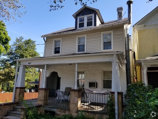 Building Photo - 4127 River Rd NW Unit Apartment No. 3 – Two Bed