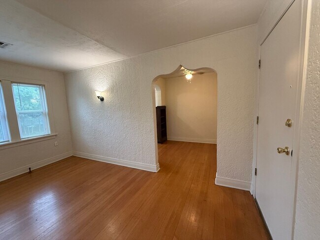 Photo - Charming Historic 1-Bedroom in Gatewood | Walk to the Plaza District Unidad 1718-8